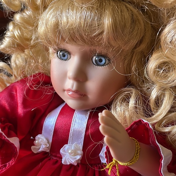 Collector’s Choice porcelain bisque musical doll - Picture 2 of 8